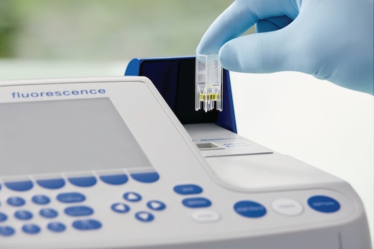 Scientist working with Eppendorf BioPhotometer and Uvette