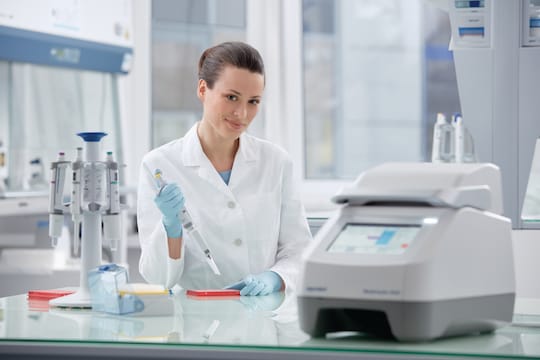 Scientist using Mastercycler_REG_ X50 PCR thermocyclers in the lab.