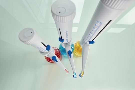 Eppendorf Varispenser_REG_ 2 and Varispenser_REG_ 2x bottle-top dispensers – six different sizes for dispensing volumes from 0.2 – 100 mL