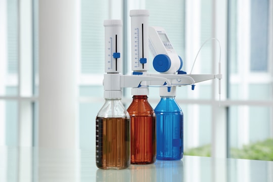 Varispenser_REG_ 2x bottle-top dispensers with the Eppendorf Top Buret