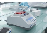 Lab person positions SmartExtender on Eppendorf ThermoMixer C