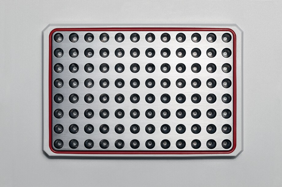 Mastercycler nexus GSX1 silver block Top view of the fast silver block for the Eppendorf Mastercycler_REG_ nexus
