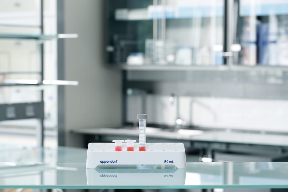 Eppendorf microtube® rack with 5 mL and 1.5 mL tubes. Eppendorf microtube® rack with 5 mL and 1.5 mL tubes.