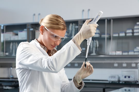 Eppendorf Xplorer® electronic single-channel pipette used to fill an Eppendorf Tube® in the lab