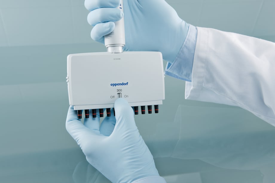 On/Off switch to deactivate spring-loaded tip cones on Eppendorf Reference 2 multi-channel lower part On/Off switch to deactivate spring-loaded tip cones on Eppendorf Reference 2 multi-channel lower part