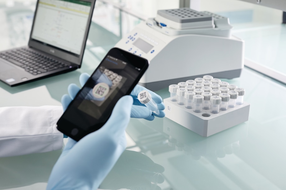 Barcoded 5 mL conical tube with mobile phone Scanner App 5 mL conical tube with barcode