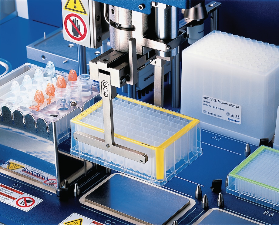 製造中のEppendorf Deepwellプレート 製造中のEppendorf Deepwellプレート