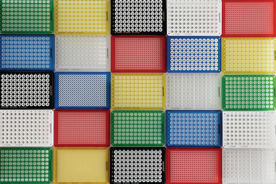 Colored PCR plates Colored PCR plates for avoiding sample mix-ups