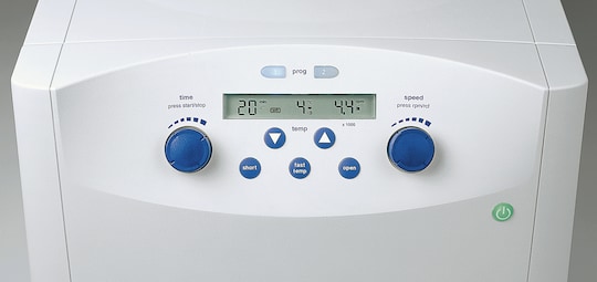 LCD display and rotary knob on the Centrifuge 5702 R