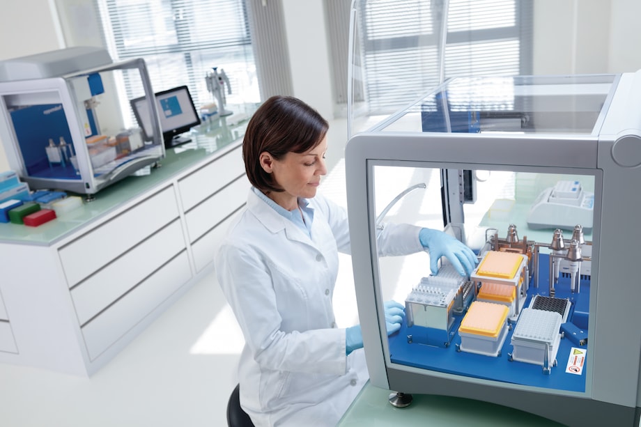 Placing a PCR plate on the Magnum FLX magnet adapter in the epMotion 5073m NGS Magnetic bead based purification in a PCR plate on the Magnum FLX magnet adapter in the epMotion 5073m NGS liquid handling robot