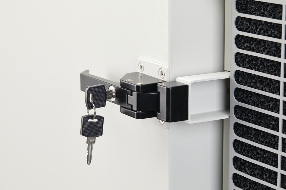 Eppendorf CryoCube F101h ULT freezer: Door handle with key Eppendorf CryoCube_REG_ F101h ULT freezer with lockable door