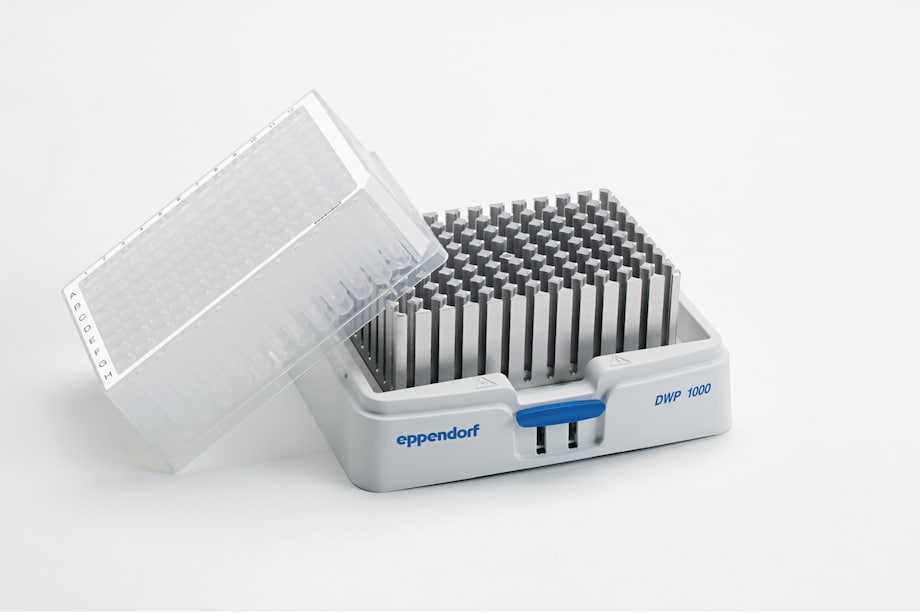 白のDWP付Eppendorf SmartBlock DWP 1000 ベンチにDWP付 Eppendorf SmartBlock DWP 1000