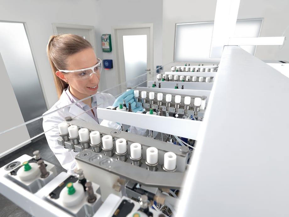 Bioprocess Autosampler connection of vessel to multi port module 3
