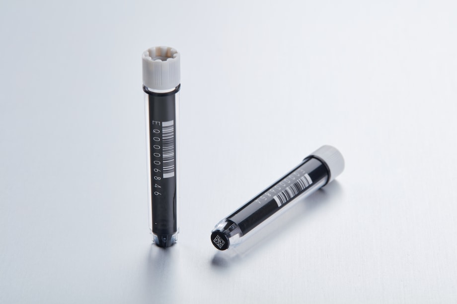 CryoStorage Vial 1.0 mL 2 vials standing/ lying Barcoded Eppendorf CryoStorage Vial 1.0 mL for longterm storage within ULT freezer with 2 vials standing/ lying on the bench