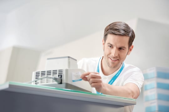 Man in lab applying sticker on Eppendorf ThermoMixer®