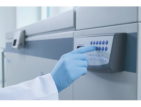 Eppendorf CryoCube<sup>&reg;</sup> FC660h Ultralow temperature chest freezer (ULT) for longterm storage of sample, changing the settings