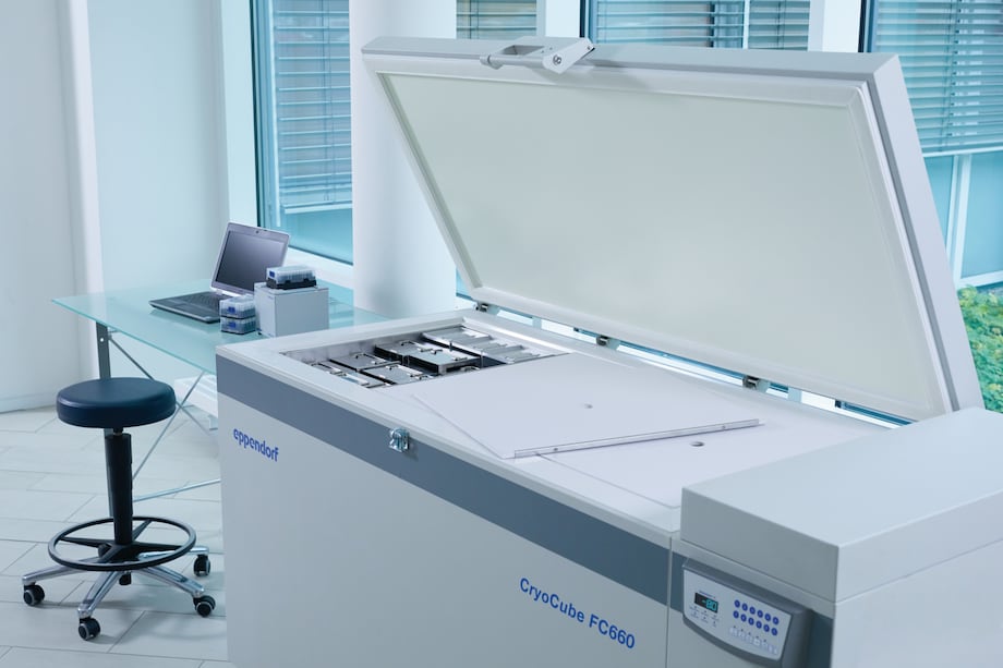 Eppendorf CryoCube FC660h ULT freezer: Inner compartment Eppendorf CryoCube® FC660h Ultralow temperature chest freezer (ULT) for longterm storage of sample, open main lid and sample documentation system