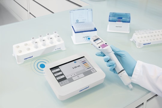 A Pipette Manager is connected to an Eppendorf Xplorer_REG_ plus electronic pipette