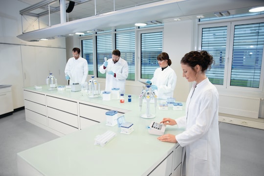 Connect tablets to the Pipette Manager system to work with several users