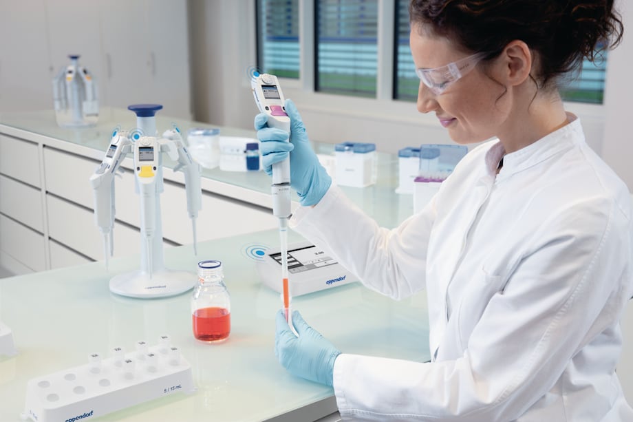 Female scientist pipetting with an Eppendorf Xplorer® connected electronic pipette managed via the Pipette Manager system