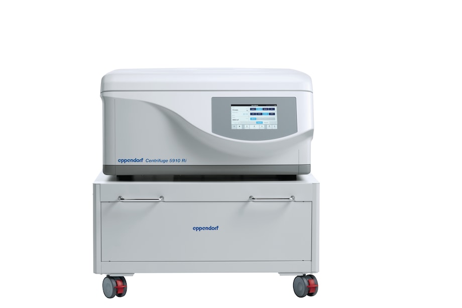 Centrifuge 5910 Ri frontal An Eppendorf centrifuge table carrying a Centrifuge 5910 Ri, a tabletop refrigerated multipurpose centrifuge