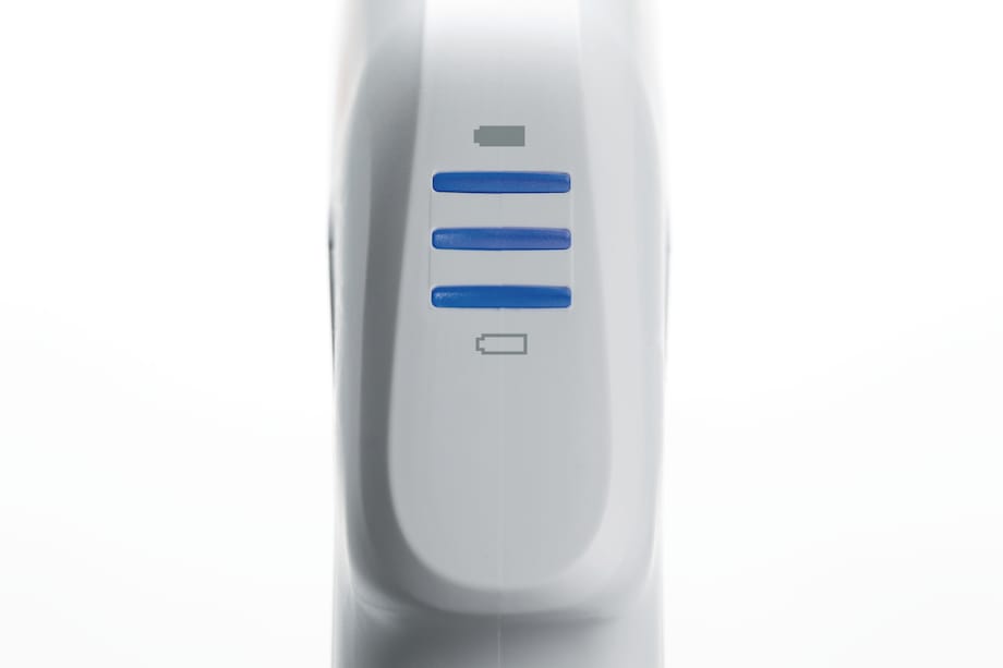The Easypet_REG_ 3 from Eppendorf features an intuitive battery status display The Easypet_REG_ 3 from Eppendorf features an intuitive battery status display
